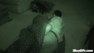 Секс-шлюха с камерой ночного видения трахается