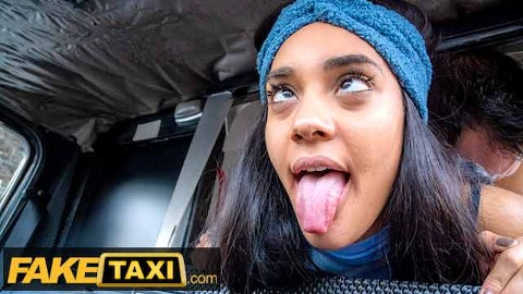 Fake Taxi Capri Lmonde laat haar Sexy Booty op een grote Thick lul