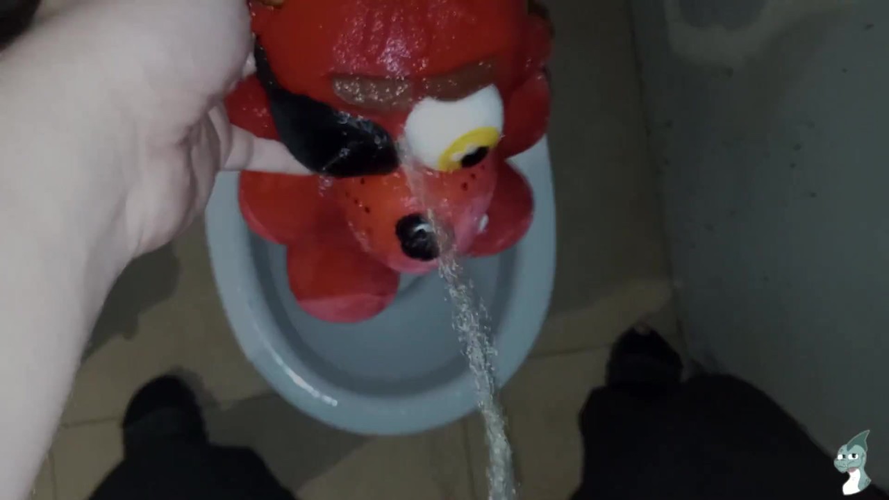 Foxy fnaf Peeing 2