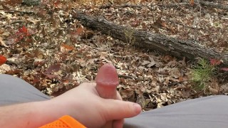 BIJNA BETRAPT op masturberen in een nationaal bos tijdens het jachtseizoen