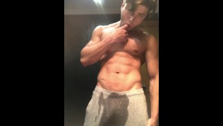 CARLOS ESFORÇO BRINCANDO COM ÓLEO NO PAU😈💦