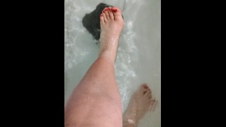 Красный лак для ногтей 