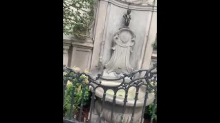 Estátua do menino minando em Bruxelas