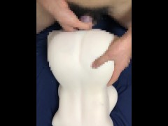 かったいちんぽで奥まで突く