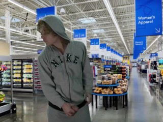 Straight Twink Perdeu Uma Aposta e Teve que Se Masturbar no Supermercado e Foi PEGO