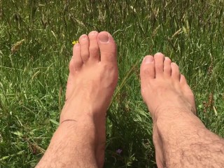 Мое любимое место, чтобы понежиться на солнышке на ногах в такой прекрасный день 🌞 - MANLYFOOT