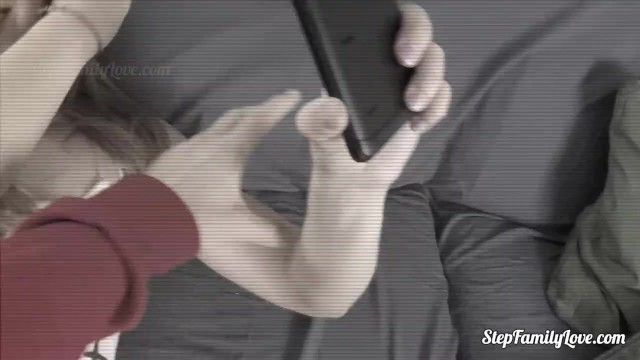 A game with my stepdaughter finished in masturbation