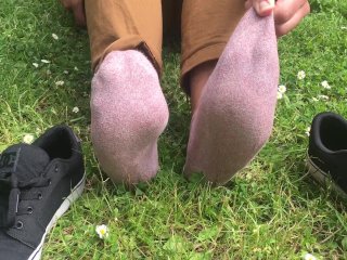 Fun with feet in Hepburn springs - Manlyfoot