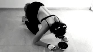 KInktober день 24 - Домашний питомец играет в излом- Игра с моим котенком, пока она не СКВИРТС!