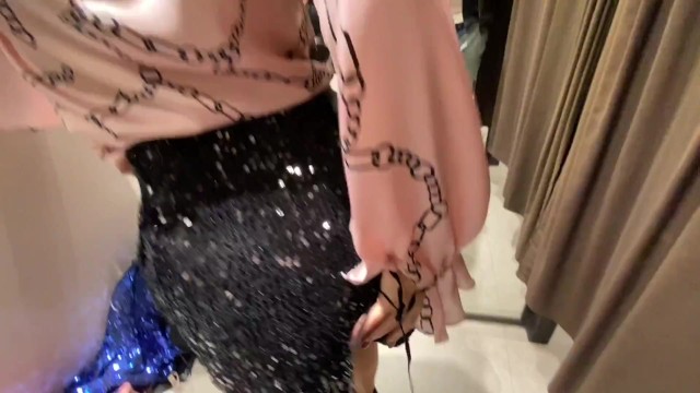 巨乳な淫乱彼女と試着室で変態手コキフェラ