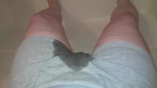 PoV zelf plassen in ondergoed + masturberen