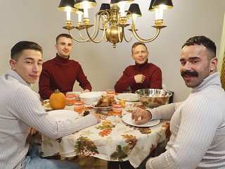 Twink Trade - Непослушные подростки-красавчики помогают своим отчимам с ужином на День Благодарения и стояком