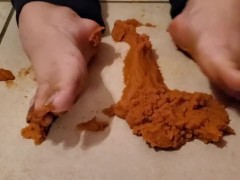 Thanksgiving ASMR Moment - BBW Feet Dipped In Pumpkin Puree