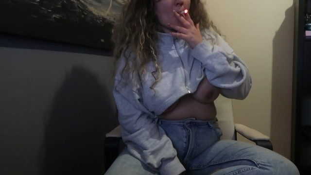 Natural Boobs Smoking - CURVY GIRL with TIGHT JEANS and NATURAL BOOBS SMOKE a CIGARETTE for YOU -  Pornhub.com