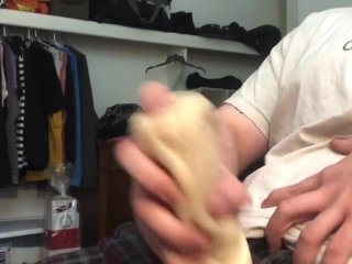 Pretty Dicked White Boy Jerks Himself Off( Big Load!)