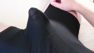 Сгибаю выпуклость в шелковом комбинезоне