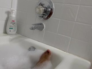 Feet bubble bath 