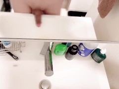 【洗面台おしっこ】洗面台を使っておしっこするイケメン社会人