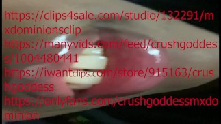 Великанша, свисающая крошечным ртом