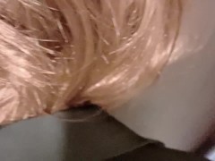 玄関でエッチしちゃう2人、声を出さないように手で口を塞がれながらエッチ - Screenshot 2 of 16 - Entrance