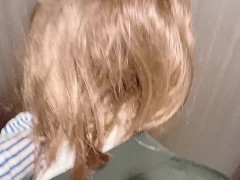 玄関でエッチしちゃう2人、声を出さないように手で口を塞がれながらエッチ - Screenshot 6 of 16 - Two People