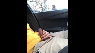 迪克闪电侠在我车里的一个女孩，差点被抓住