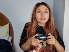 Video Sexy gamer girl gets fucked in all her holes while playing PS4