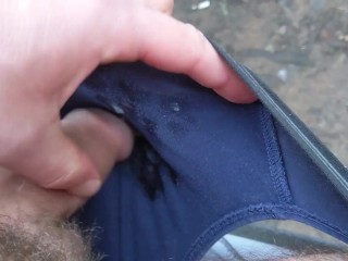 Mes Grosses Bites épaisses Soufflent Une Taille Blanche De Sperme Dans Mes Sous-vêtements Avec un Buisson non Coupé
