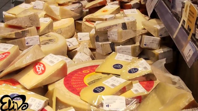 Posso COSPARGERTI il cazzo di FORMAGGIO e SUCCHIARTELO?! ti prego dì si