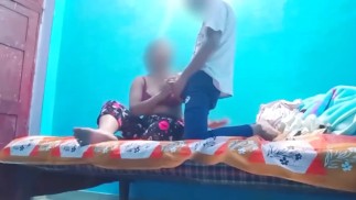 Сводная сестра научила сводного брата заниматься сексом