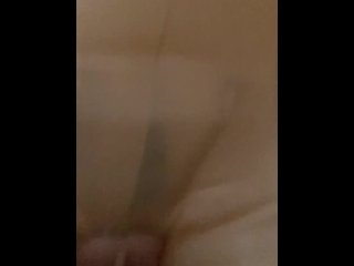 Je rejoins cette belle blonde dans la salle de bain pour m’occuper de sa chatte