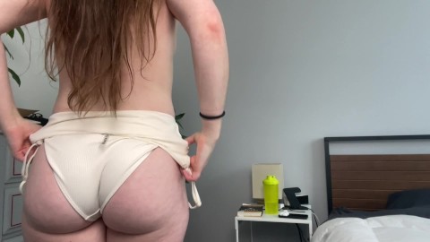 PAWG maillot de bain rousse essayer - Fille en forme essayant des maillots de bain effrontés (SFW)