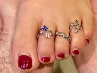 TOE RINGS ON SEXY TEEN FEET