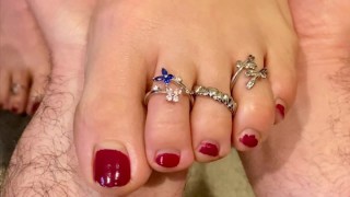 TOE RINGS ON SEXY TEEN FEET