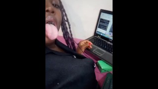 Estudiante Ebony Booty grande Will distraerte de trabajar en casa - Mastermeat1