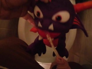 Spyro the dragon Peeing#1