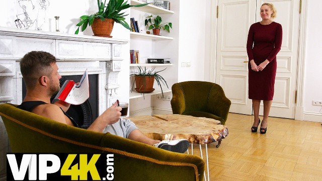 MATURE4K. Ханк ищет зрелую горничную, но находит идеальную и сексуальную любовницу