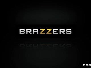 Her Big Naturals Are Unreal / Brazzers screenshot number 1