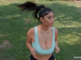 Her Big Naturals Are Unreal / Brazzers screenshot number 2