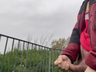 Love wanking the public