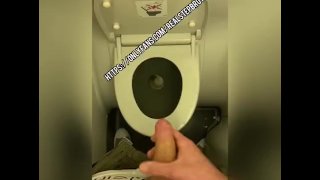 Masturbação no banheiro do avião 