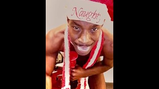 VILAIN PÈRE NOËL DANS LE COULOIR VOUS VOULEZ VOIR PLUS DE CELA, HMU