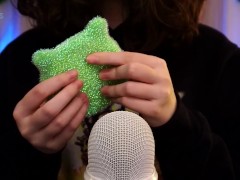 • Cat Sponges Scratching •