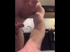 Sexy man wiggles ass while doing dishes ;)