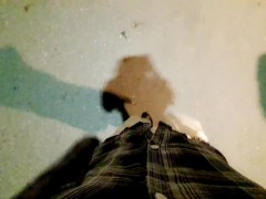 伪娘野外打飞机 羞愧的射在鞋上，穿着沾满精液的高跟鞋走在路上 7/16