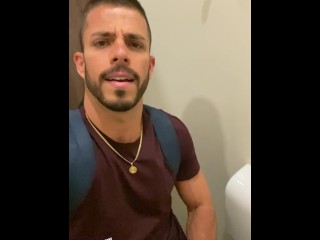 Hot Menino Bonito Em Banheiro Público