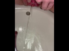 Controlled piss into sink