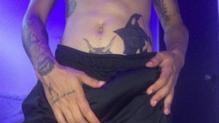 MEU GALO ENORME THOBBING DENTRO DOS MEUS SHORTS SEM CUECA