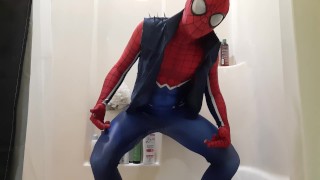 Homem-aranha mijar cosplay spiderpunk xixi 