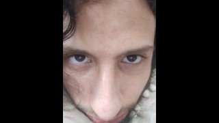 PoV FAISANT CONTACT AVEC LES YEUX